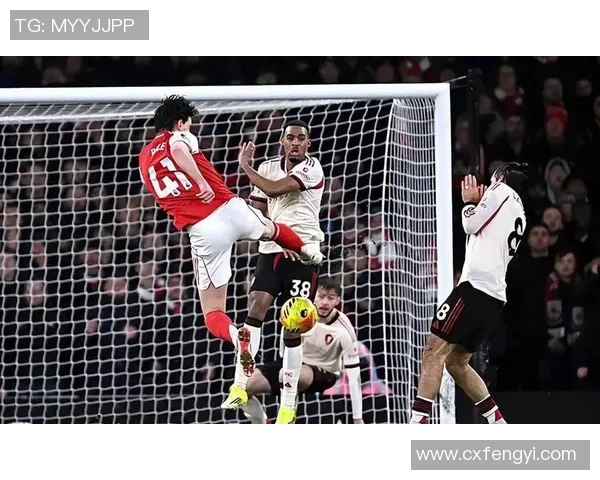 巴黎圣日耳曼大胜多特蒙德帽子戏法引发争议判罚全场沸腾